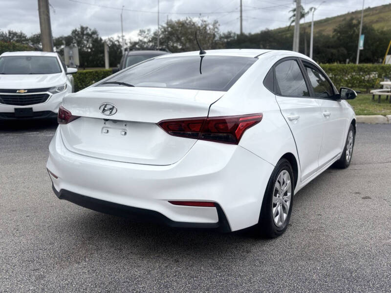2020 Hyundai Accent SE
