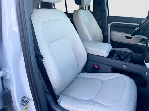 2023 Land Rover Defender 130 SE