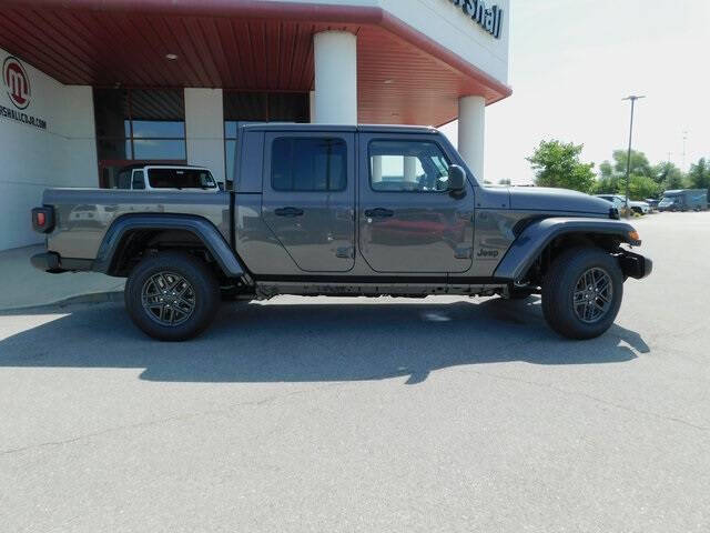 2025 Jeep Gladiator Sport