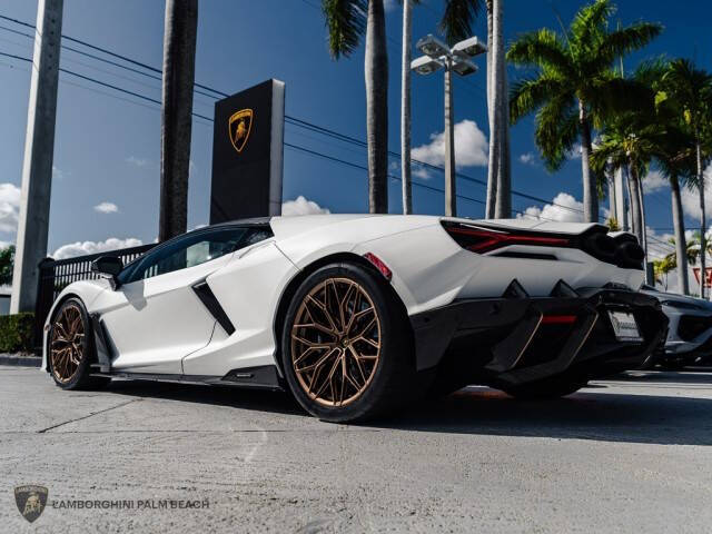2025 Lamborghini Revuelto