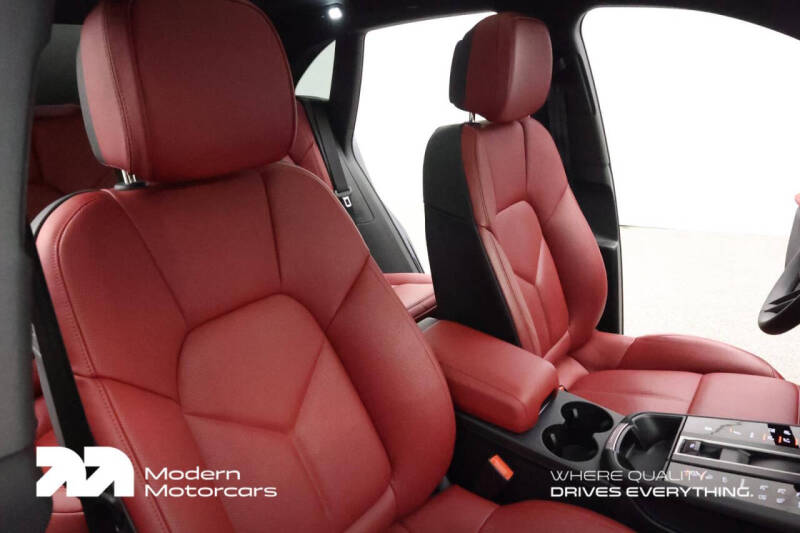 2025 Porsche Macan S