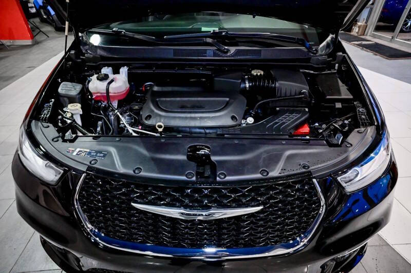 2025 Chrysler Pacifica Select