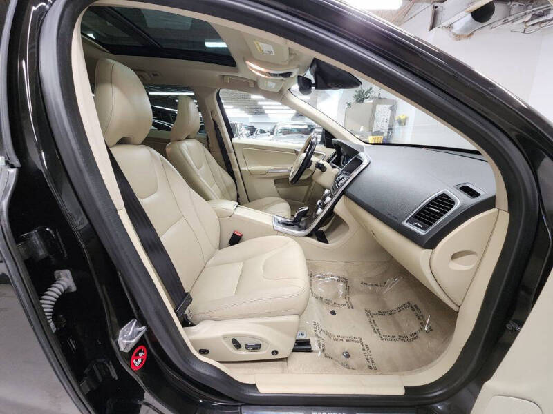 2016 Volvo XC60 T6 Drive-E