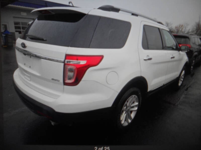 2014 Ford Explorer XLT photo 2