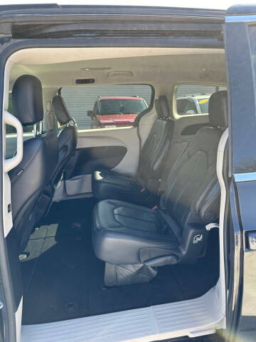 2017 Chrysler Pacifica Touring-L