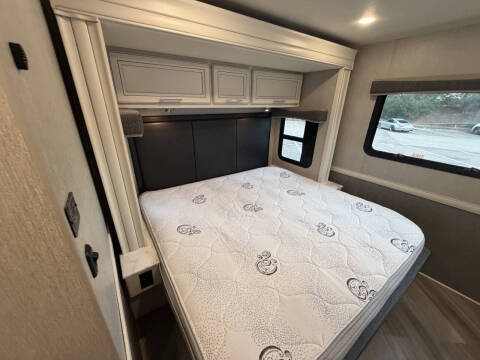 2022 Holiday Rambler Invicta