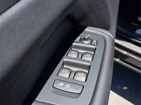 2025 Volvo XC60 B5 Plus Dark Theme