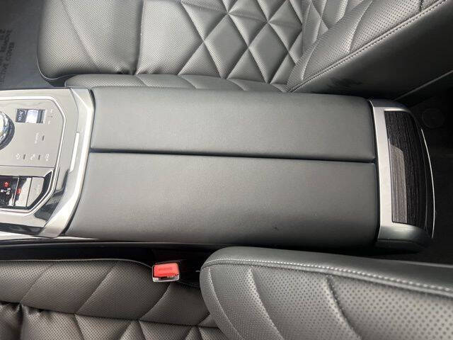 2025 BMW 7 Series 740i xDrive