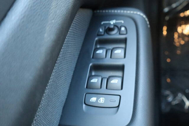 2024 Volvo XC60 Recharge T8 Ultimate Dark Theme