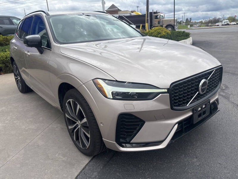 2023 Volvo XC60 B5 Plus Dark Theme