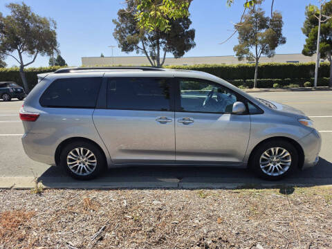 2016 Toyota Sienna XLE 8-Passenger