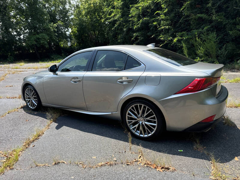 2017 Lexus IS 200t photo 3