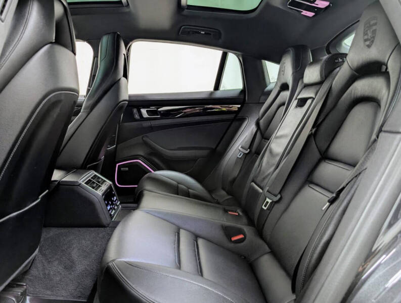 2022 Porsche Panamera 4