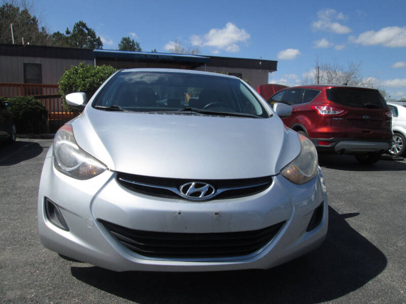 Hyundai Elantra's photo