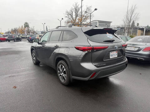 2022 Toyota Highlander Hybrid XLE