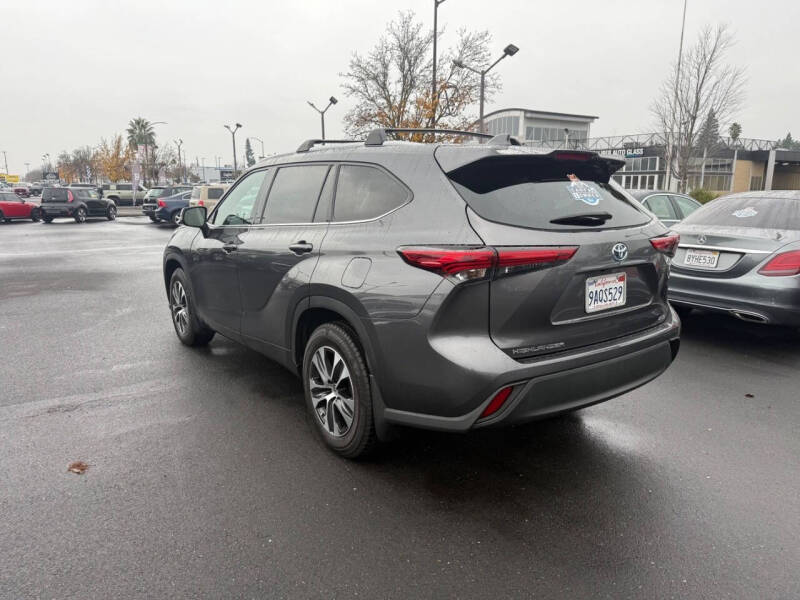 2022 Toyota Highlander Hybrid XLE