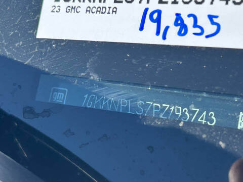 2023 GMC Acadia Denali