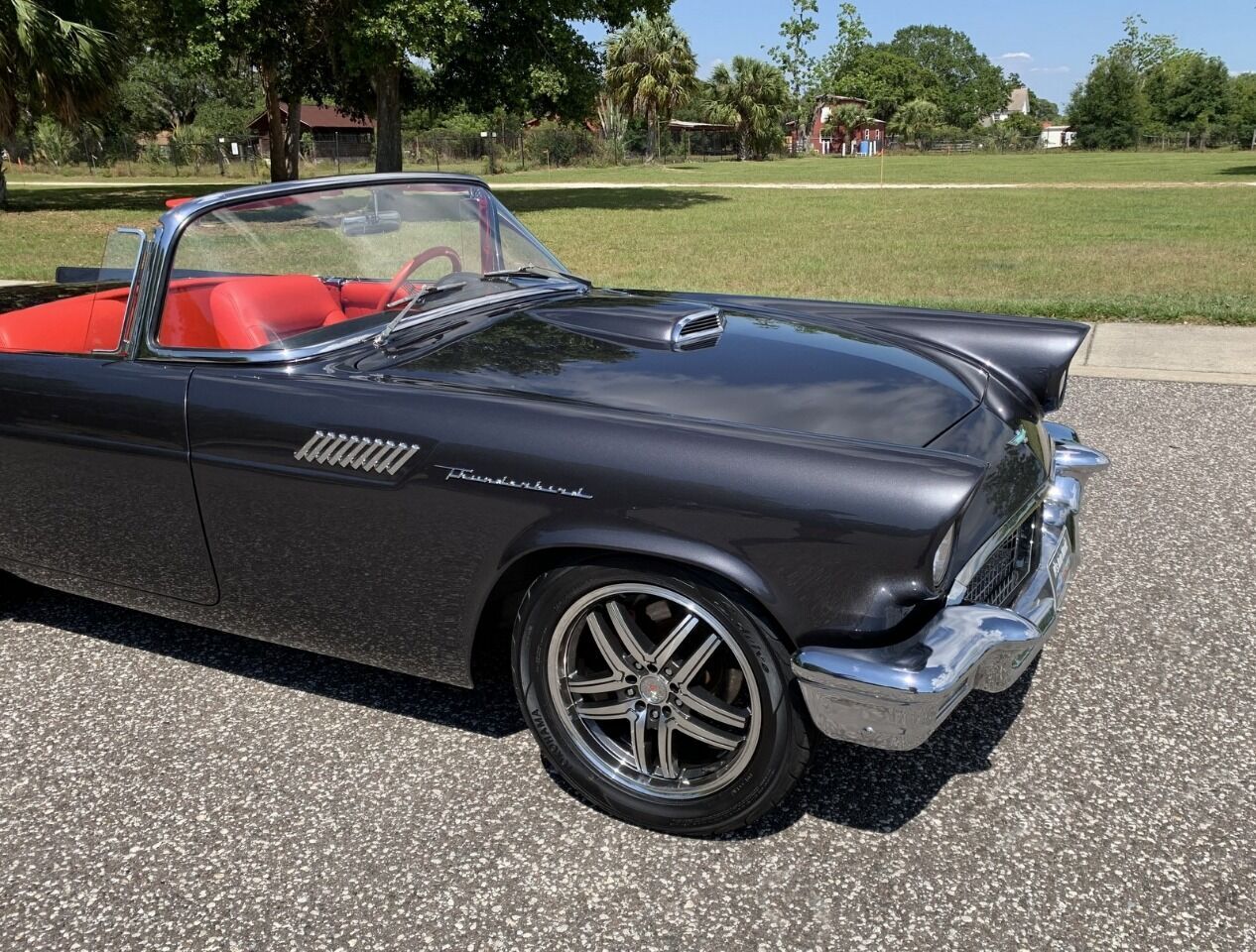 1957 Ford Thunderbird 10