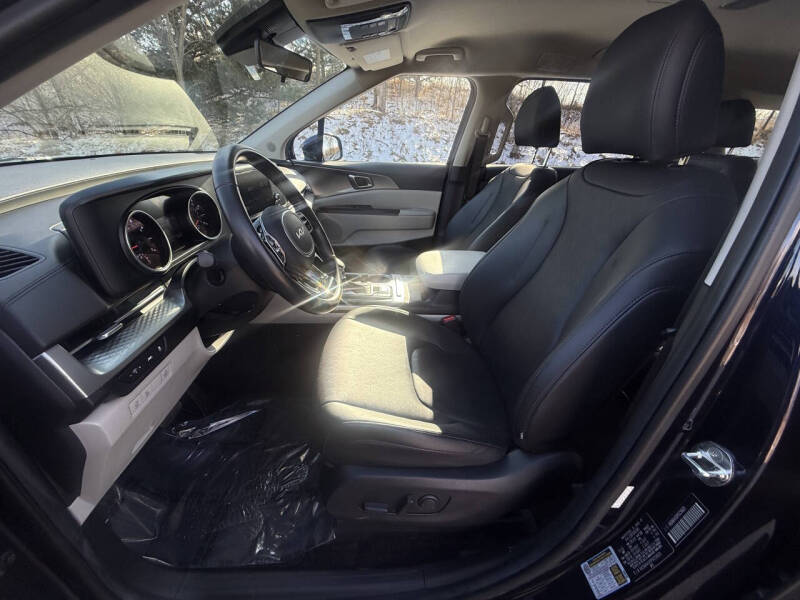 2023 Kia Carnival LX