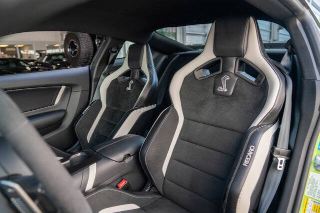 2020 Ford Mustang 12