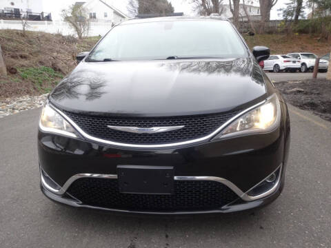2017 Chrysler Pacifica Touring-L