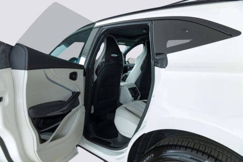 2025 Aston Martin DBX 707