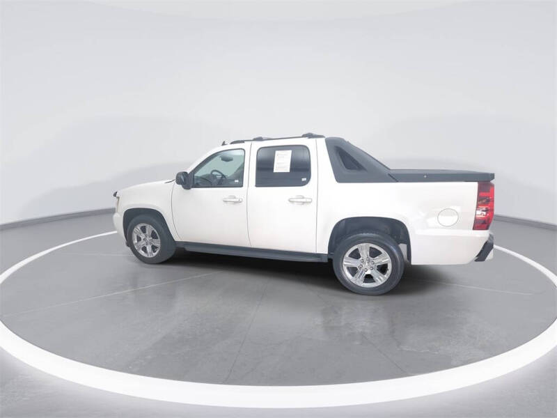 2011 Chevrolet Avalanche LS