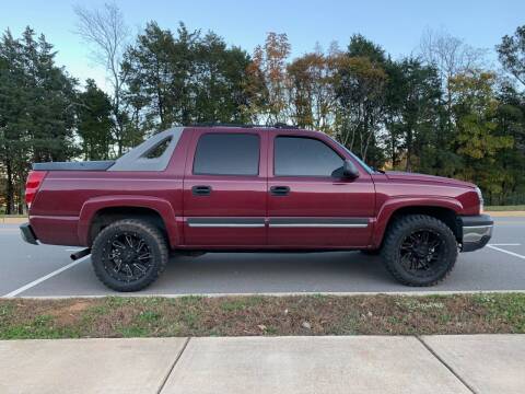 2005 Chevrolet Avalanche for sale at Tennessee Valley Wholesale Autos LLC in Huntsville AL