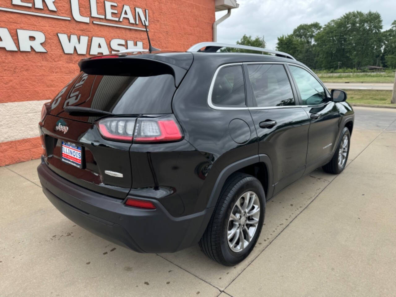 2019 Jeep Cherokee for sale at Illinois Auto Wholesalers in Tolono, IL