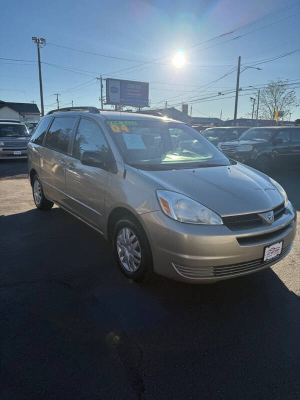 2004 Toyota Sienna CE 7 Passenger