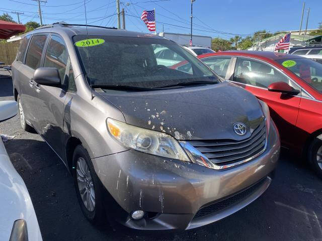 2014 Toyota Sienna Limited's photo