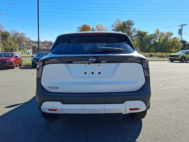 2026 Nissan Kicks SV