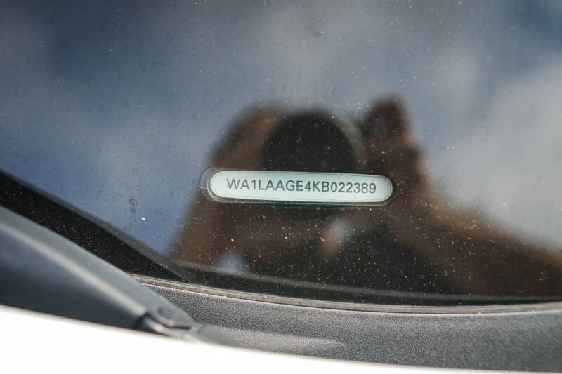 2019 Audi e-tron quattro Premium Plus