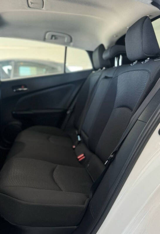 2022 Toyota Prius LE