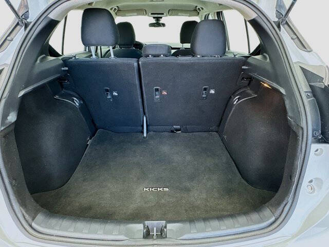 2022 Nissan Kicks SV