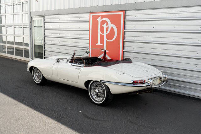 1966 Jaguar E-Type 42