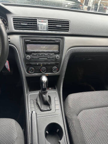 2014 Volkswagen Passat 1.8T S PZEV