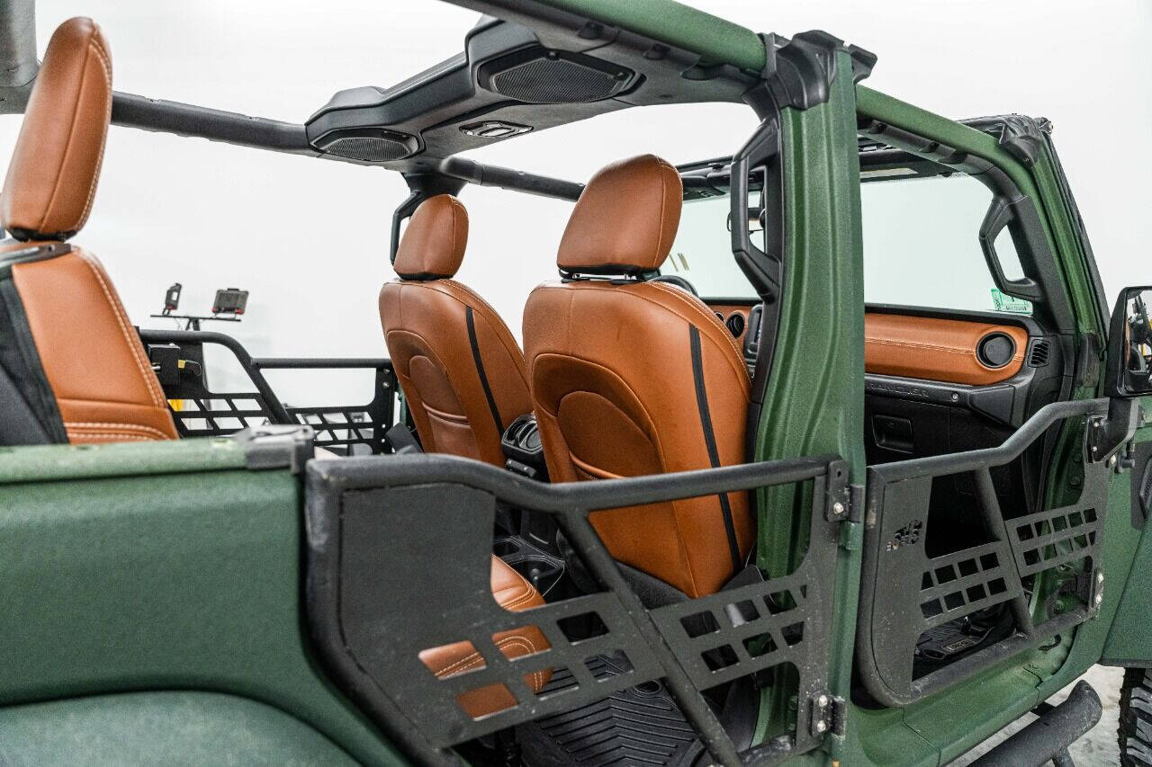 2018 JEEP Wrangler SUV / Crossover - $47,999