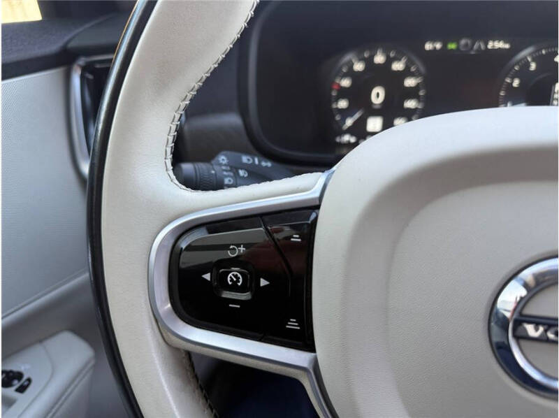 2020 Volvo V90 Cross Country T6