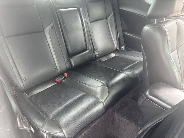 2017 Dodge Challenger SXT Plus