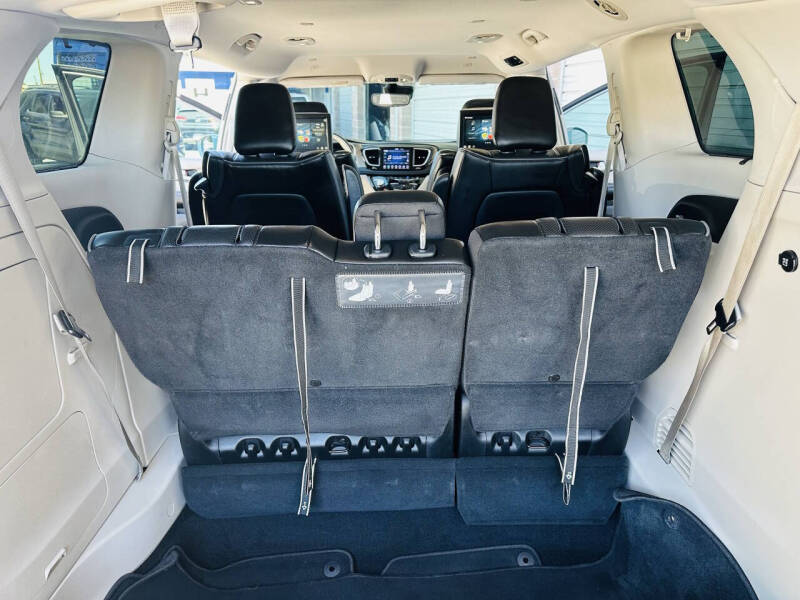 2018 Chrysler Pacifica Hybrid Limited