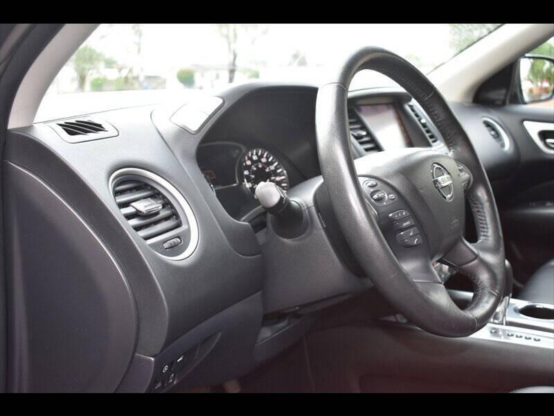 2019 Nissan Pathfinder SL