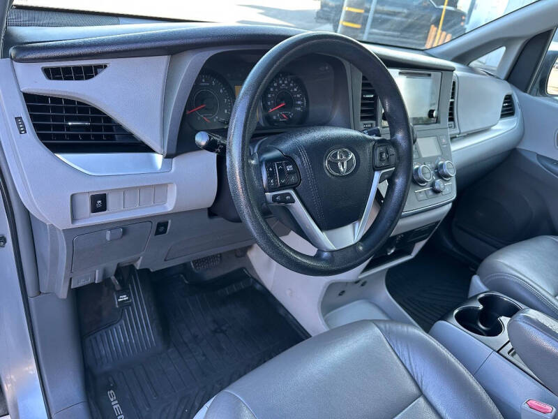 2015 Toyota Sienna LE 8-Passenger