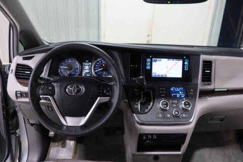 2017 Toyota Sienna XLE 8-Passenger
