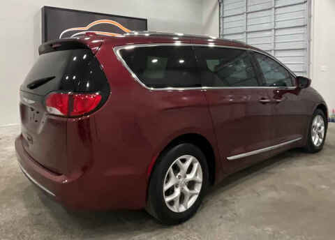 2017 Chrysler Pacifica Touring-L Plus