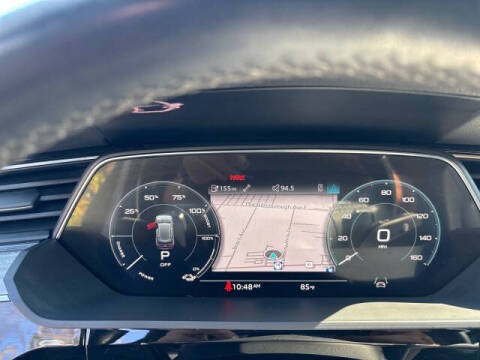 2022 Audi e-tron quattro Premium Plus