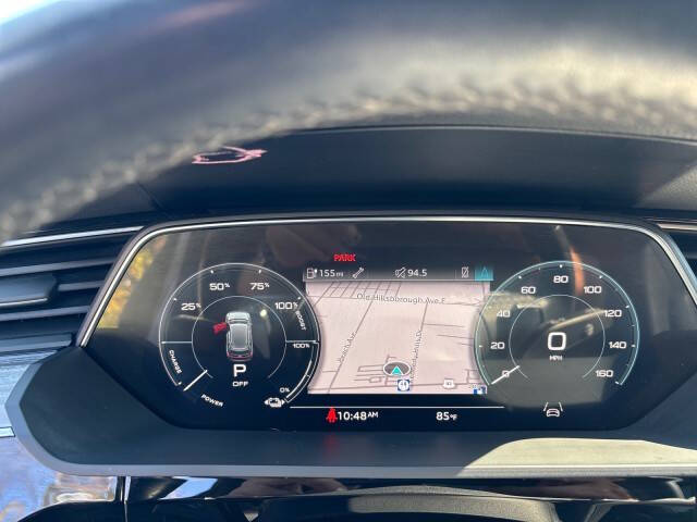 2022 Audi e-tron quattro Premium Plus