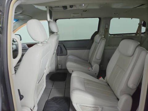 2009 Chrysler Town and Country Touring