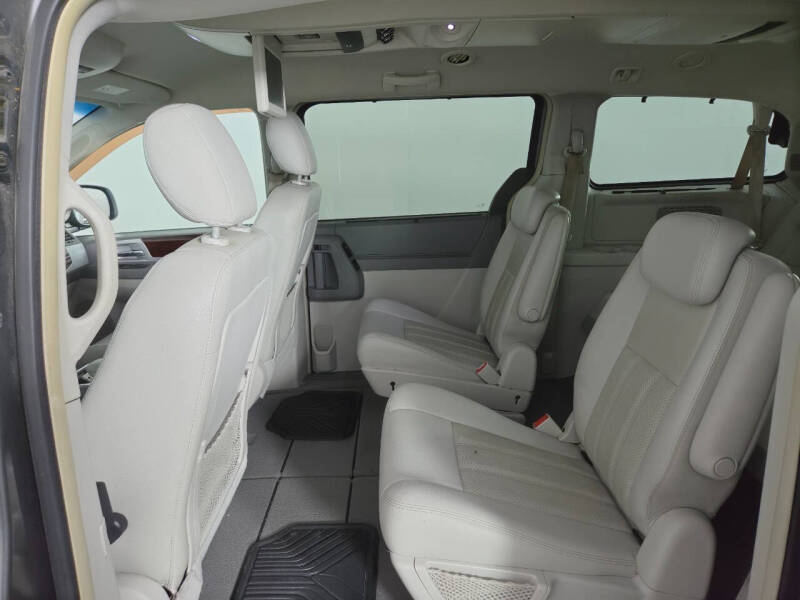 2009 Chrysler Town and Country Touring