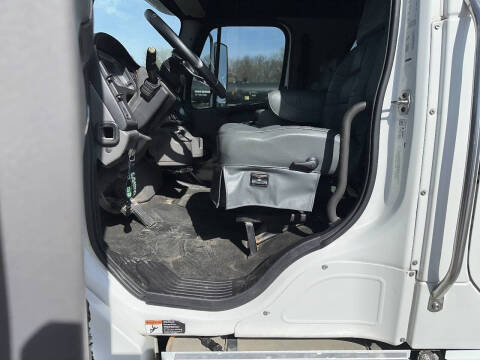 2017 Freightliner M2 106